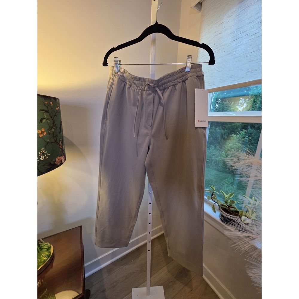 NWT Lululemon On The Fly Crop Pant Woven GRSG SZ M